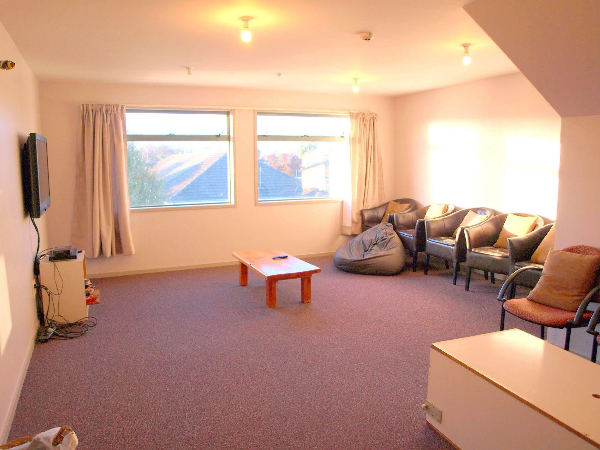 Kiwi House Hostel Крайстчърч Екстериор снимка